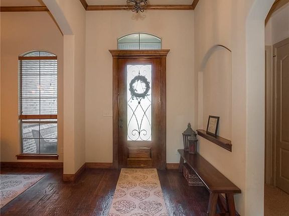 3rd image of 813 Falls Creek Ct