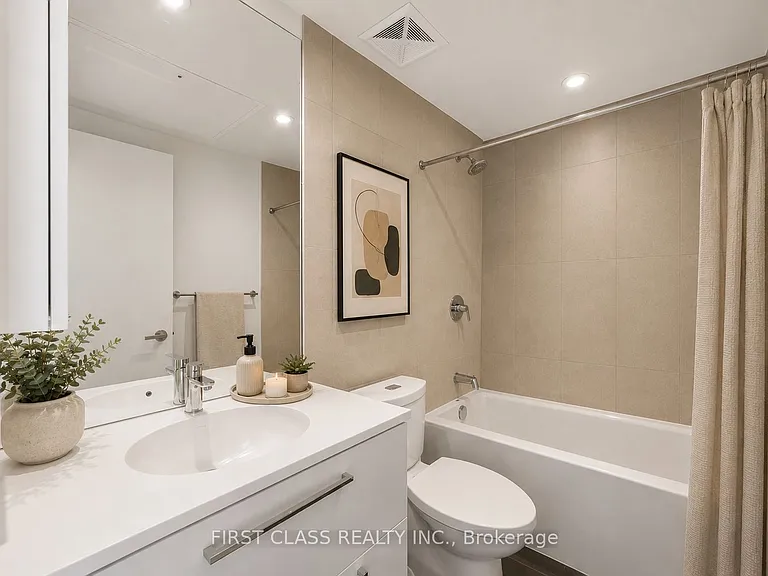 15 Grenville St #2902 — Photo 21