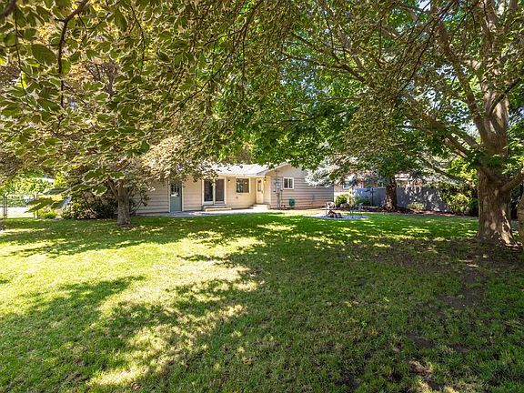 3rd image of 7804 N Madison Ct