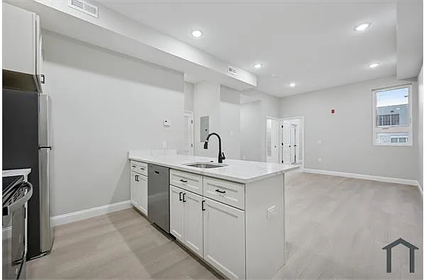 Building Photo - 103 N 63rd St #2