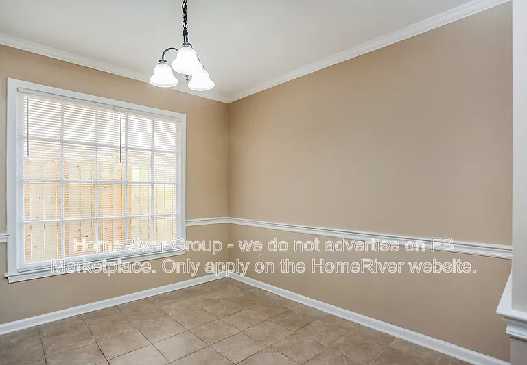 2426 Lake Edge Dr — Photo 6