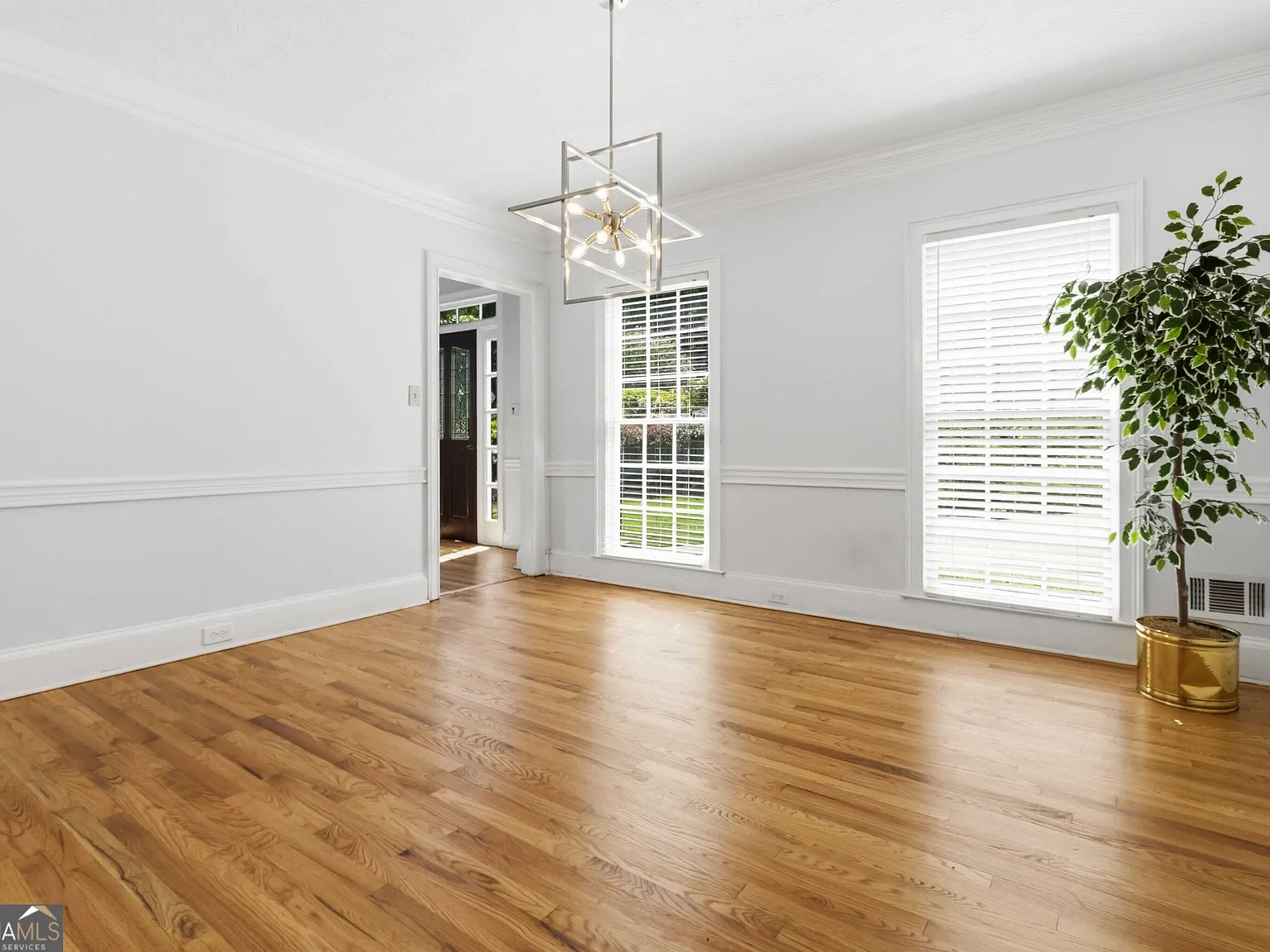 5 bed, 4.0 bath, 4524 sqft, $3,150 — Photo 3