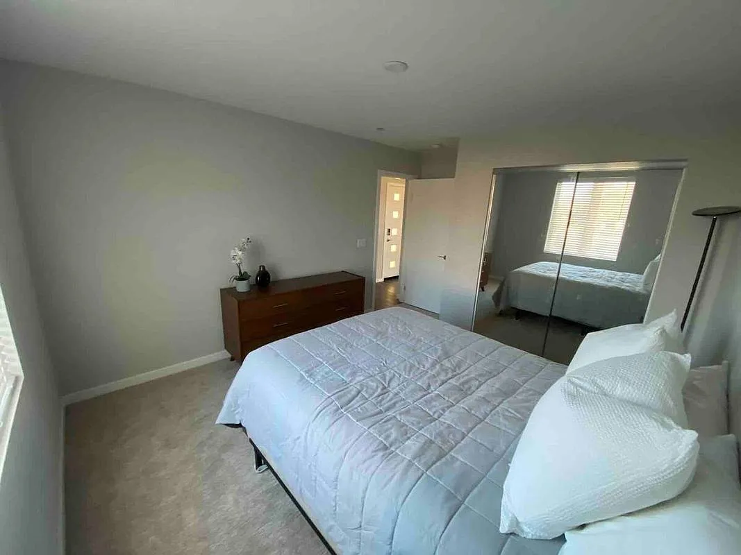 1 bed, 1.0 bath, 150 sqft, $1,000 — Photo 1