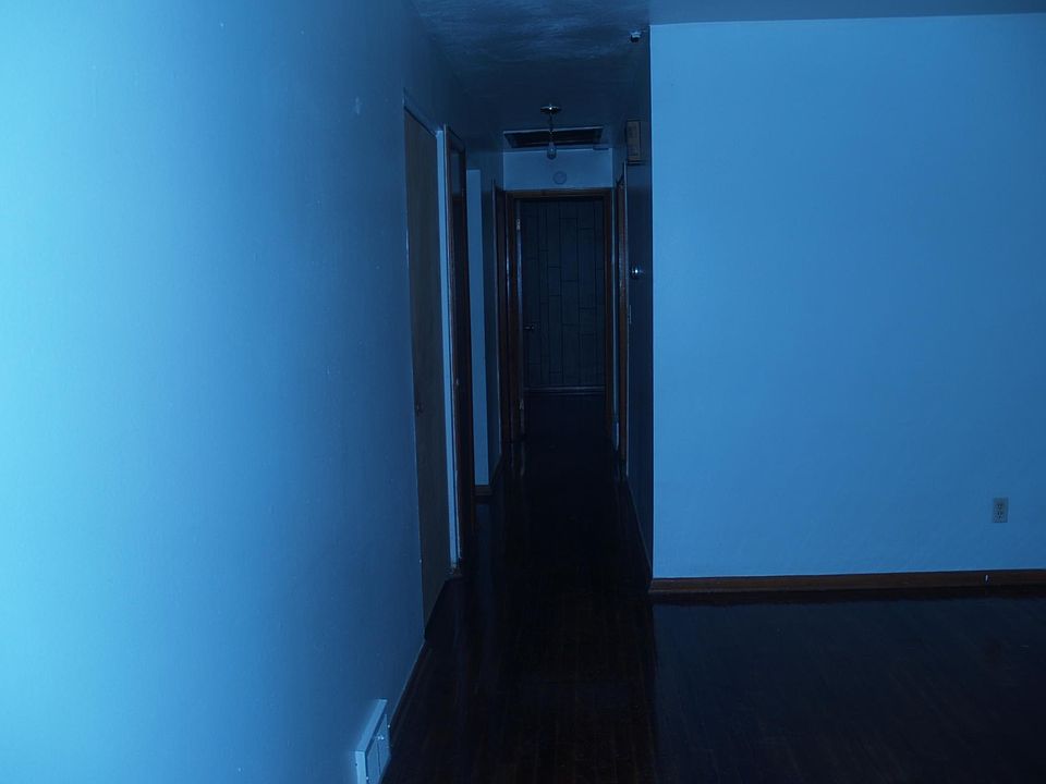 2nd image of 16800 Meadowvale Ave
