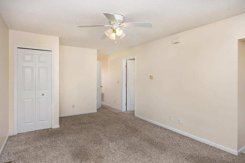 34 Johns Dr — Photo 2