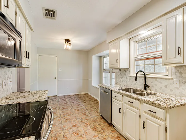 355 Aspenway Dr — Photo 14