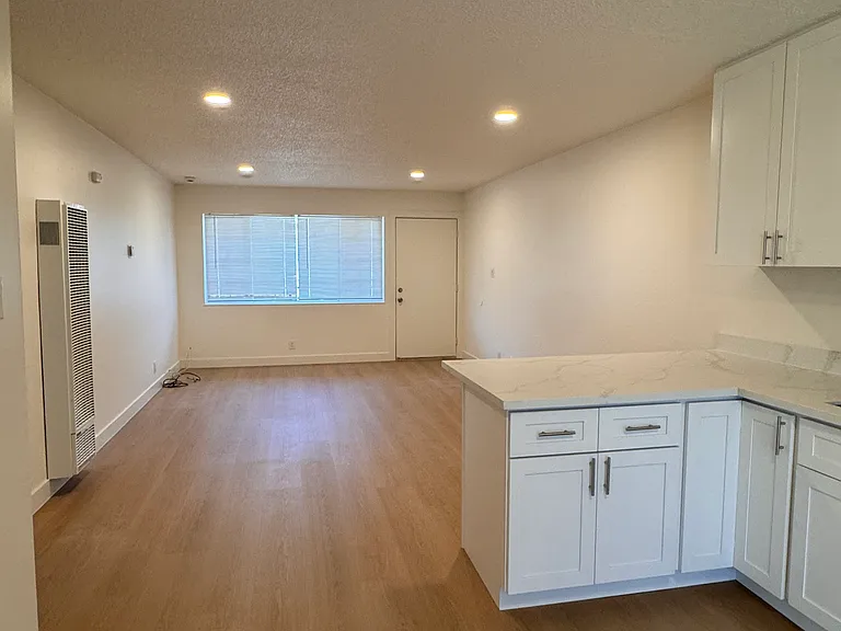 27104 Belvedere Ct #4 — Photo 5