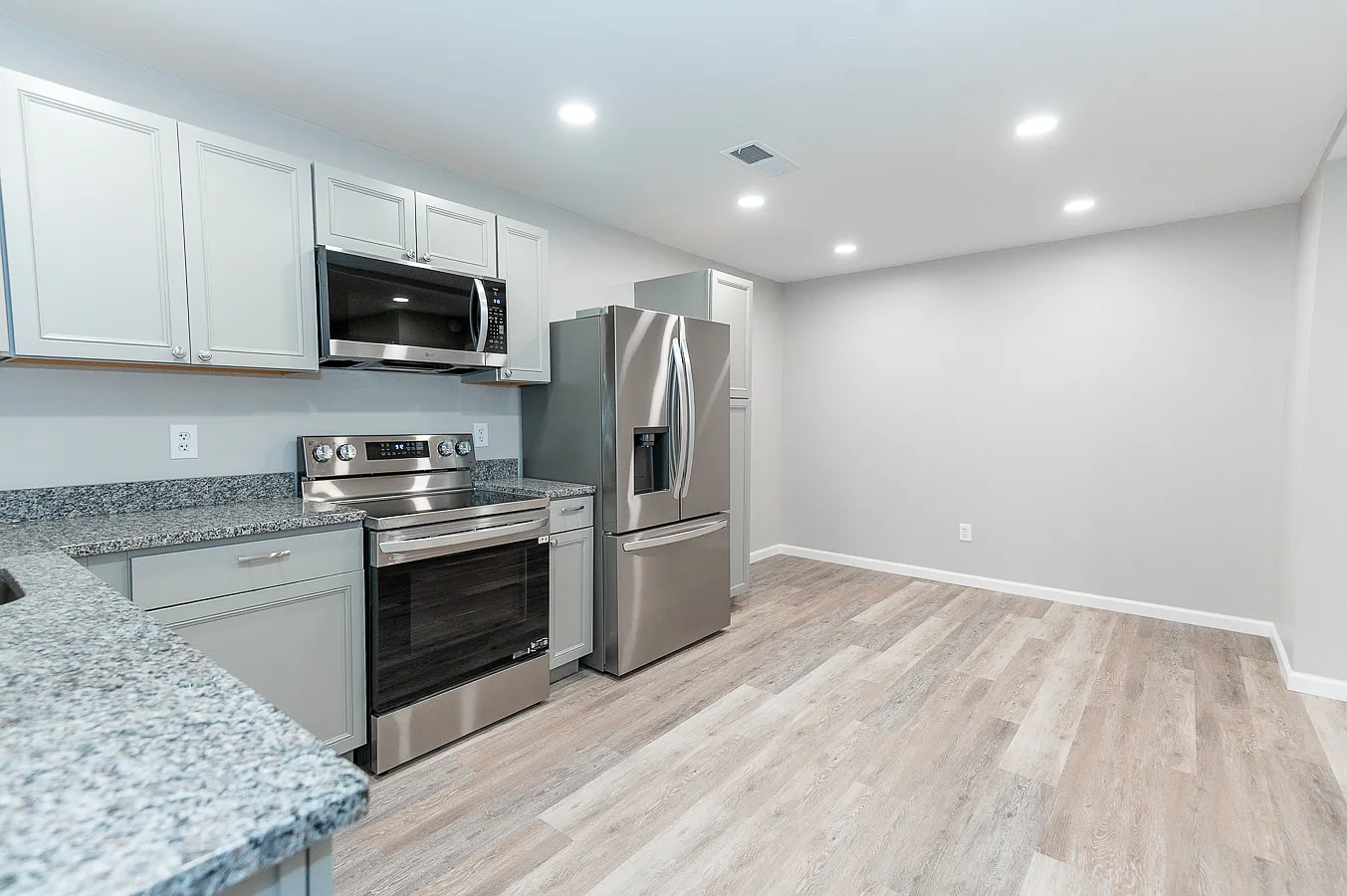 1 bed, 1.5 bath, 1500 sqft, $800 — Photo 1