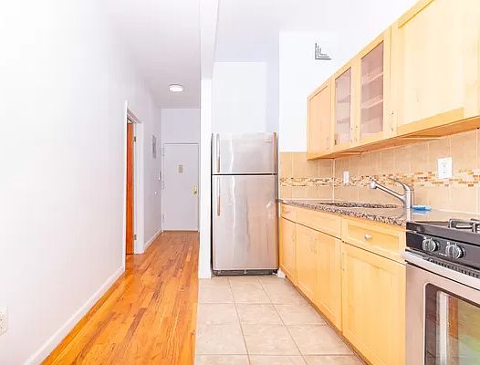 2nd image of 518 Willoughby Ave #8M