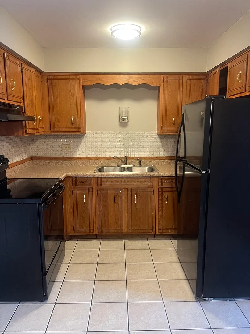 1 bed, 1.5 bath, $1,350 — Photo 2