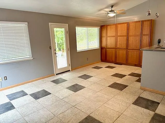 5018 Charter Rd — Photo 4
