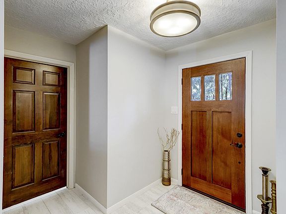 4th image of 2119 Laurel Hill Dr