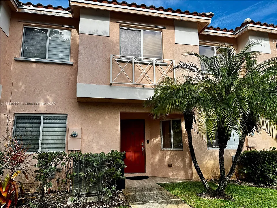 804 NW 208th Cir