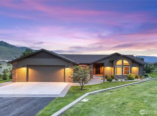 35 Chestnut St, Chelan, WA 98816