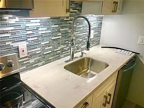2 bed, 1.0 bath, 725 sqft, $2,000 — Photo 4