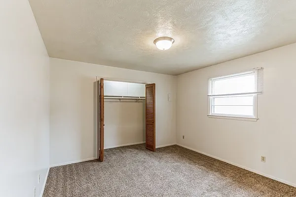 Bellevue Gardens Apartments — Photo 25