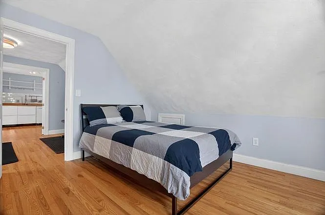 1 bed, 650 sqft, $2,400 — Photo 2