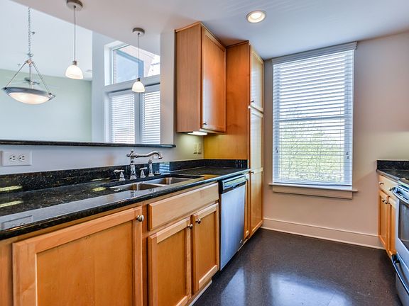 4th image of 601 Market Street #302