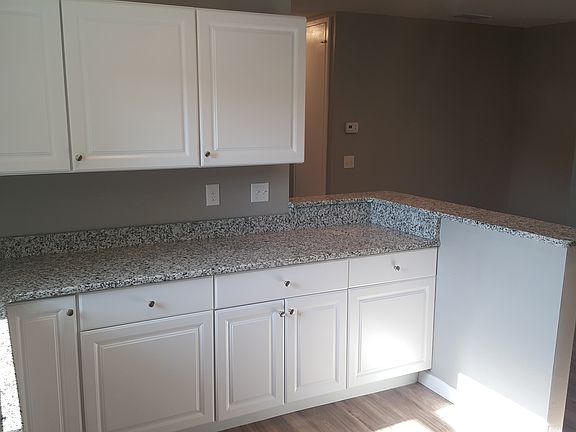 4th image of 5413 Carmen Ave