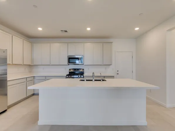 302 Walsh Peak Ave, Henderson, NV 89015