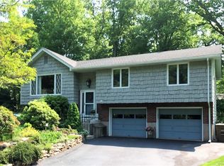 28 Deepwood Dr, Vernon, CT 06066