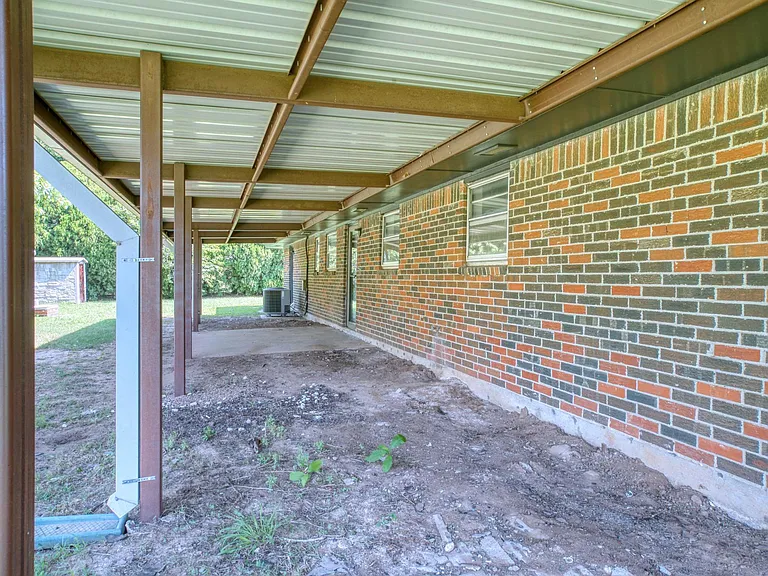 2823 S Eastern Ave — Photo 24