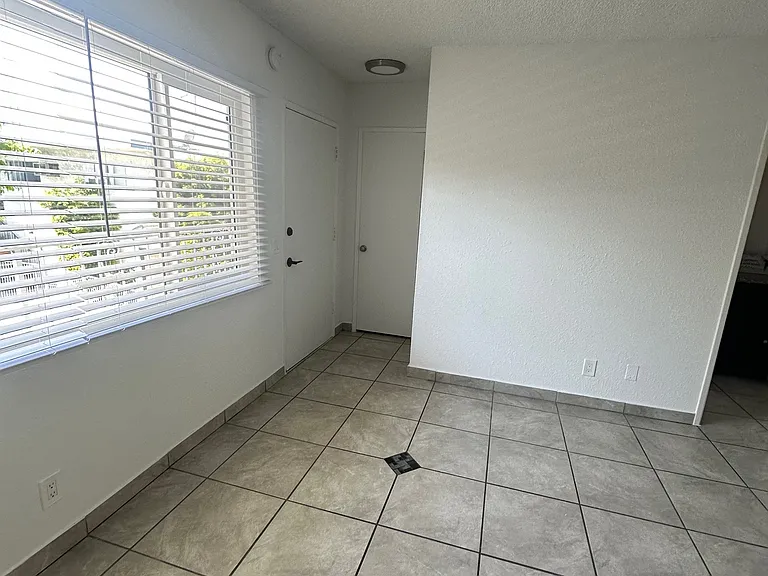 7729 Ventura Canyon Ave #6 — Photo 6