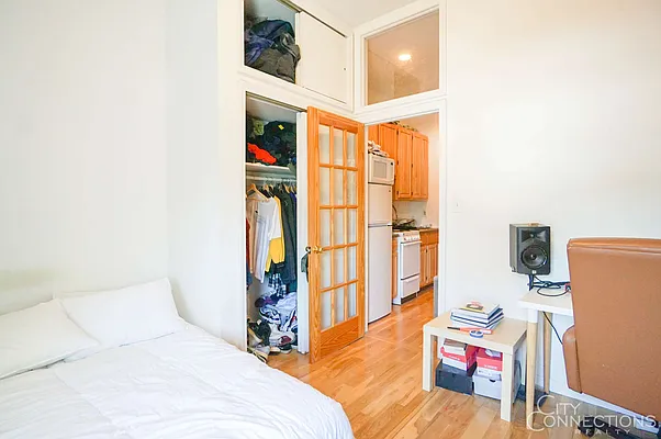 Rented by City Connections Realty | media 2