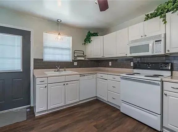 3rd image of 301 W Austin Ave