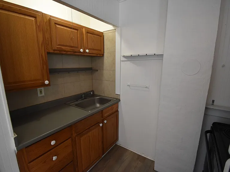 Cottage Apartments — Photo 6
