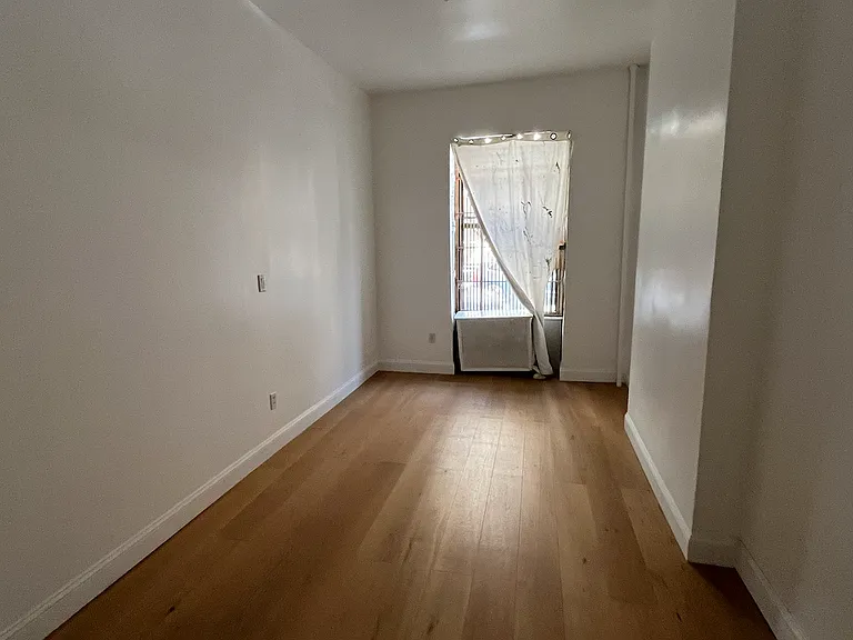 312 E 80th St #1E — Photo 2