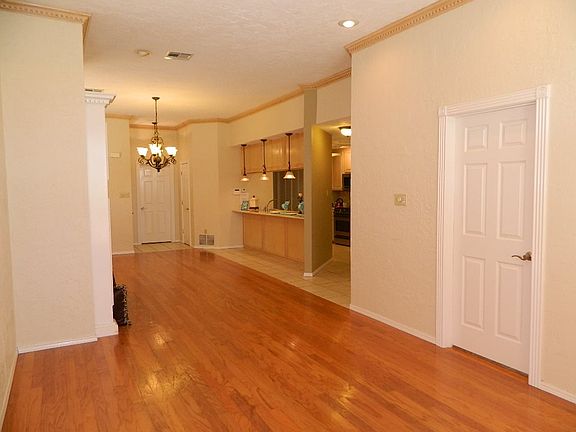4th image of 505 NW Fairway Villa Dr
