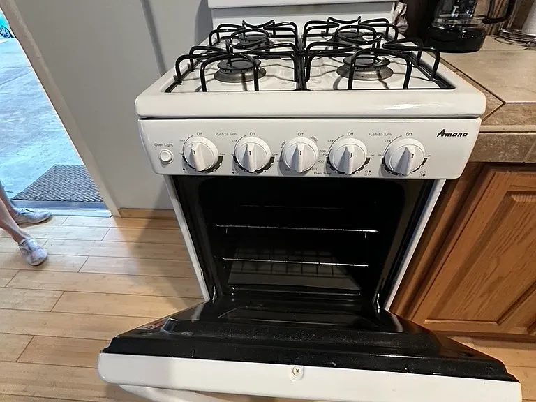 gas stove/oven