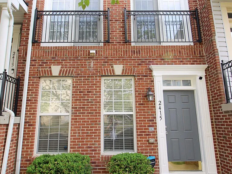 2415 Rainswood Ln — Photo 2