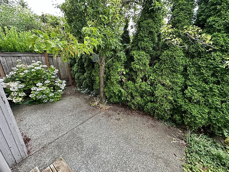 415 18th Ave E — Photo 5