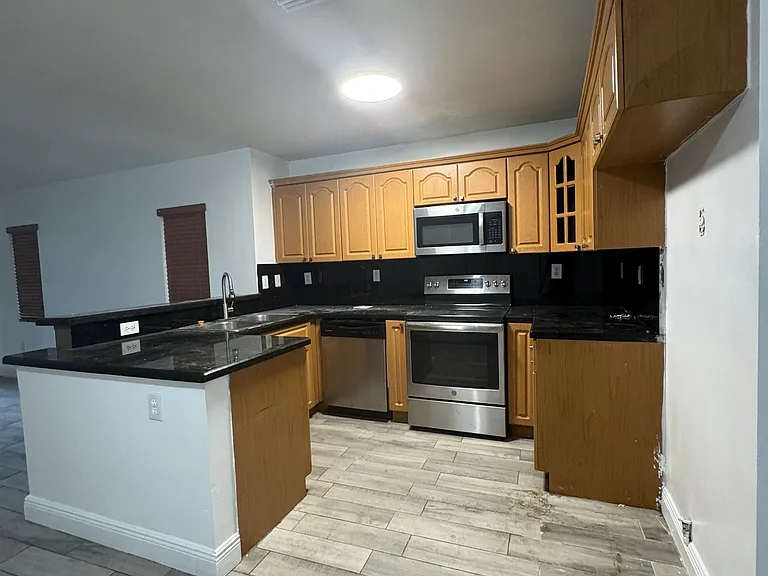 22250 Miami Ave — Photo 3