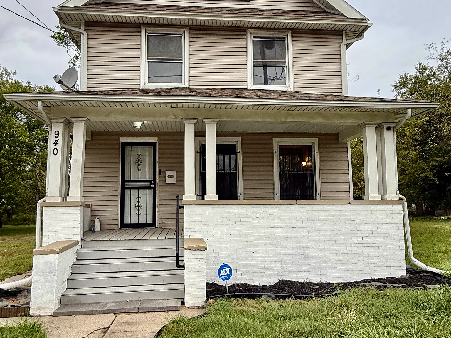 3 bed, $1,400 — Photo 1