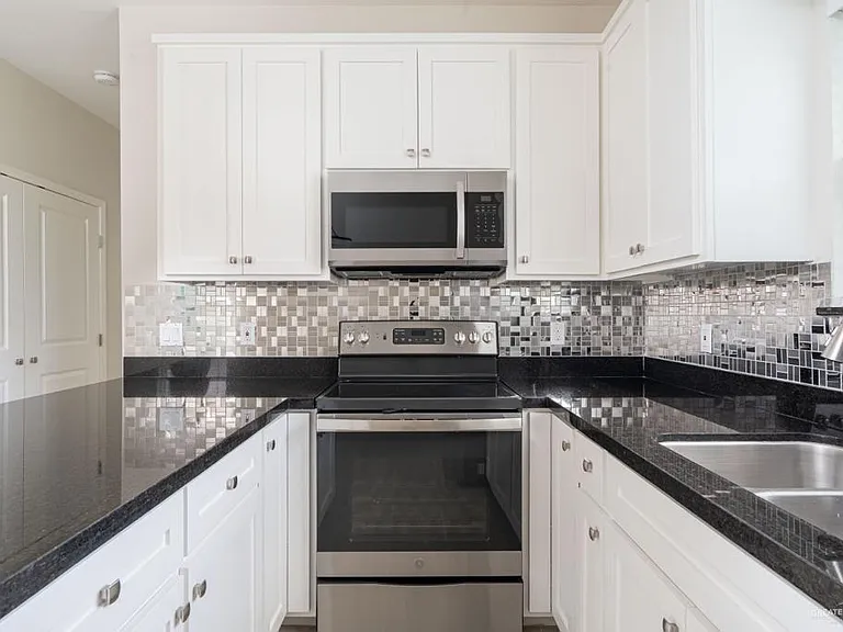 1040 N English Ave #1 — Photo 4