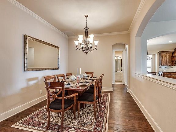 4th image of 405 Glastonburg Ln