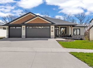 1118 Tamarack Trl, Iowa City, IA