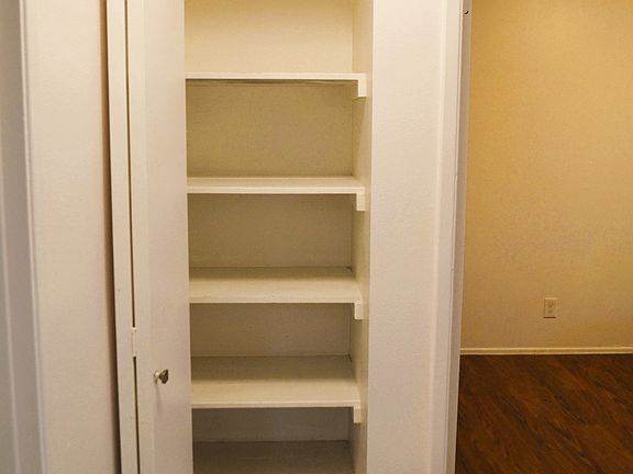 5th image of 319 Linn Ave #319