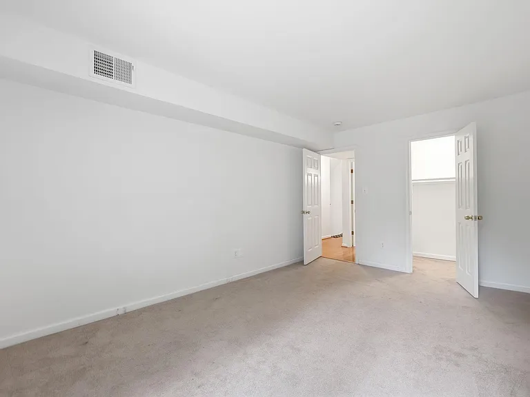 5578 Burnside Dr #5 — Photo 25