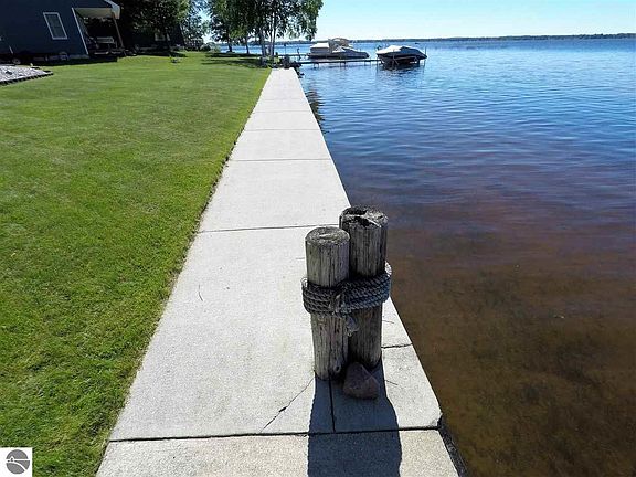 3rd image of 249 Peninsula Dr