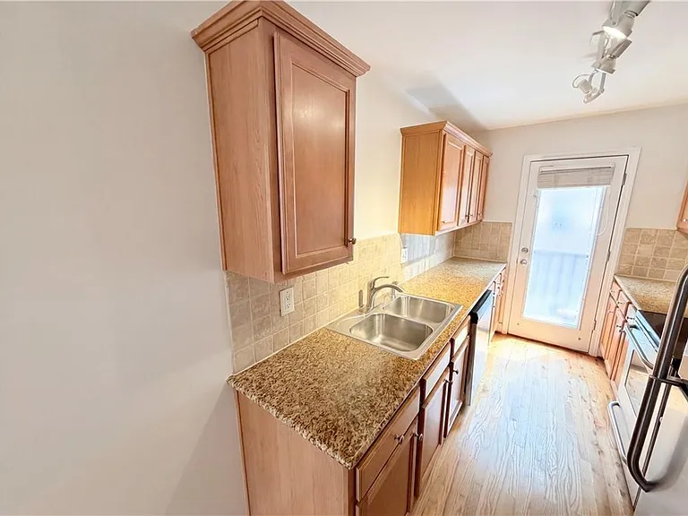 48 Peachtree Ave #200 — Photo 9