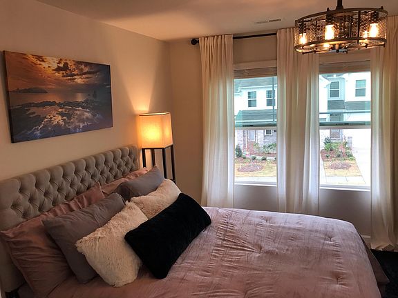 5th image of 3832 Amalia Pl