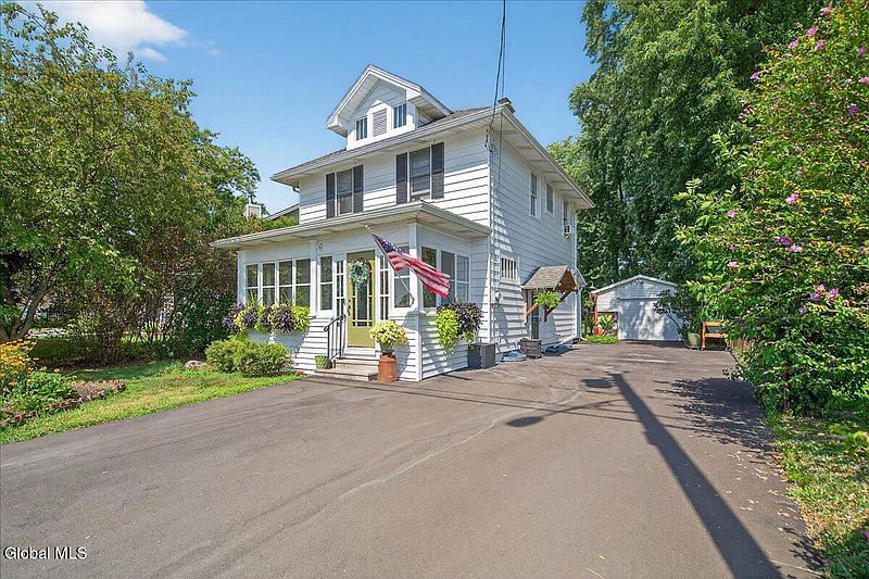 3rd image of 643 Delaware Avenue