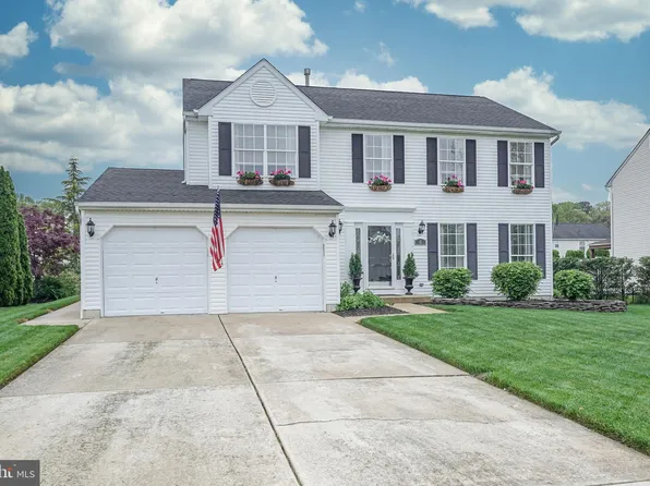 12 Sayre Dr, Sicklerville, NJ 08081