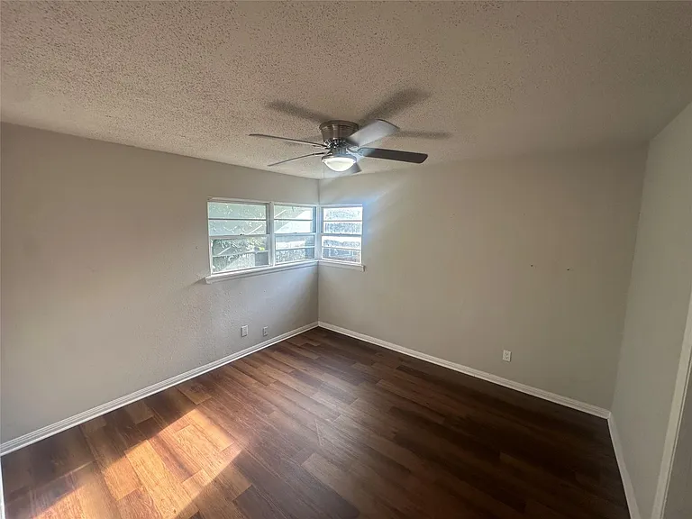 2908 Binyon St — Photo 7