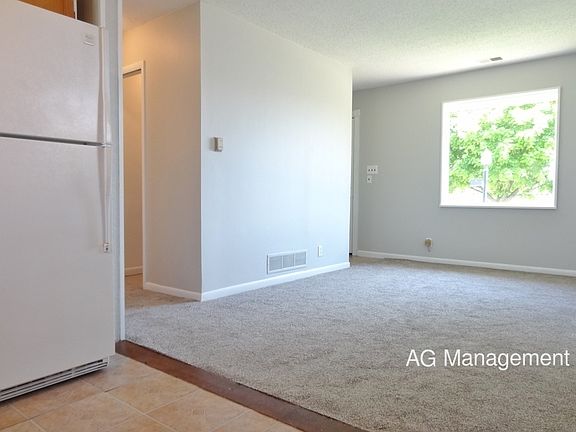 5th image of 28751 Rosemont St