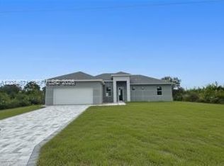 3120 72nd St W, Lehigh Acres, FL 33971